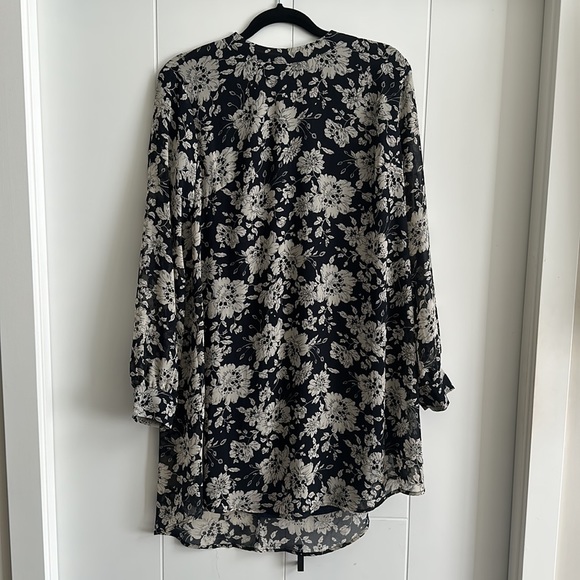 Astr Floral Shift Dress - Picture 3 of 4